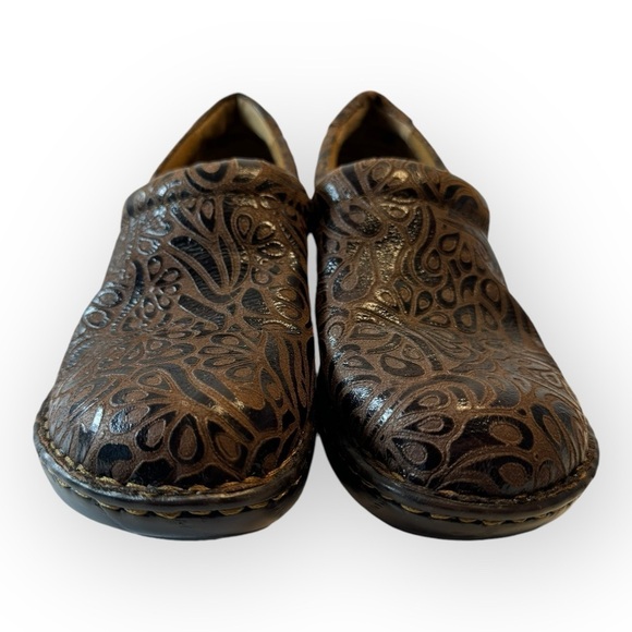 BOC Born on Concepts Brown Leather Peggy Slip On Embossed Clog Size 10M Clog - Picture 2 of 10